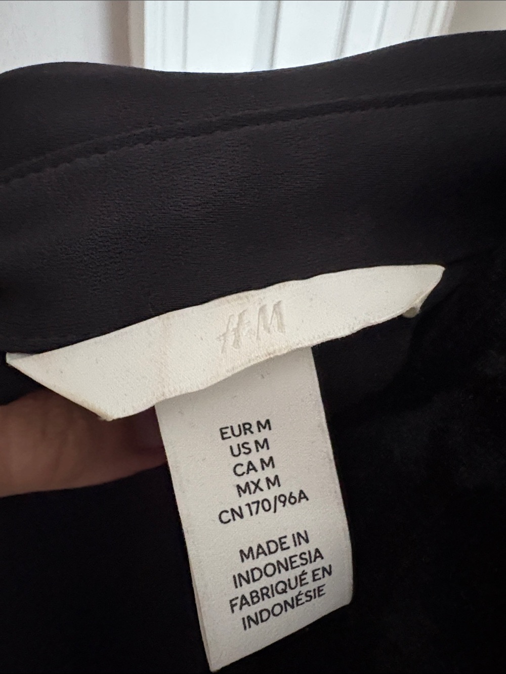 H&M Satin Button-Down Blouse in Black - Picture 3 of 6